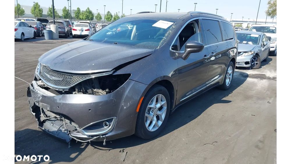 Chrysler Pacifica - 3