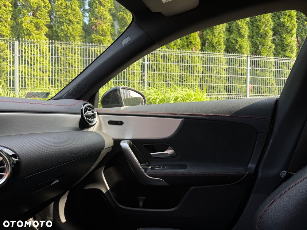 Mercedes-Benz CLA 200 AMG Line 7G-DCT - 17