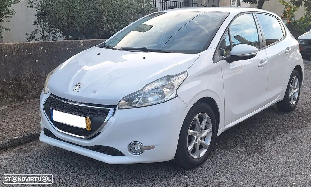 Peugeot 208 - 1