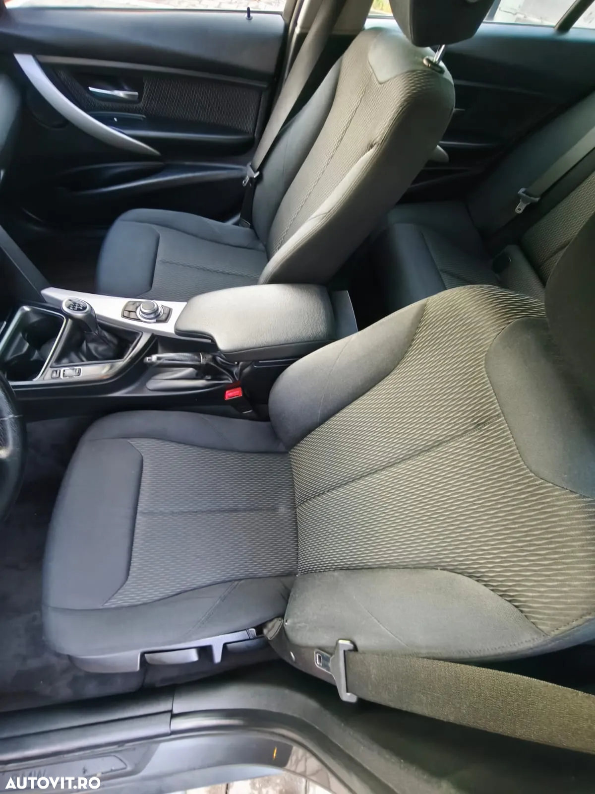 BMW Seria 3 318d Touring - 14