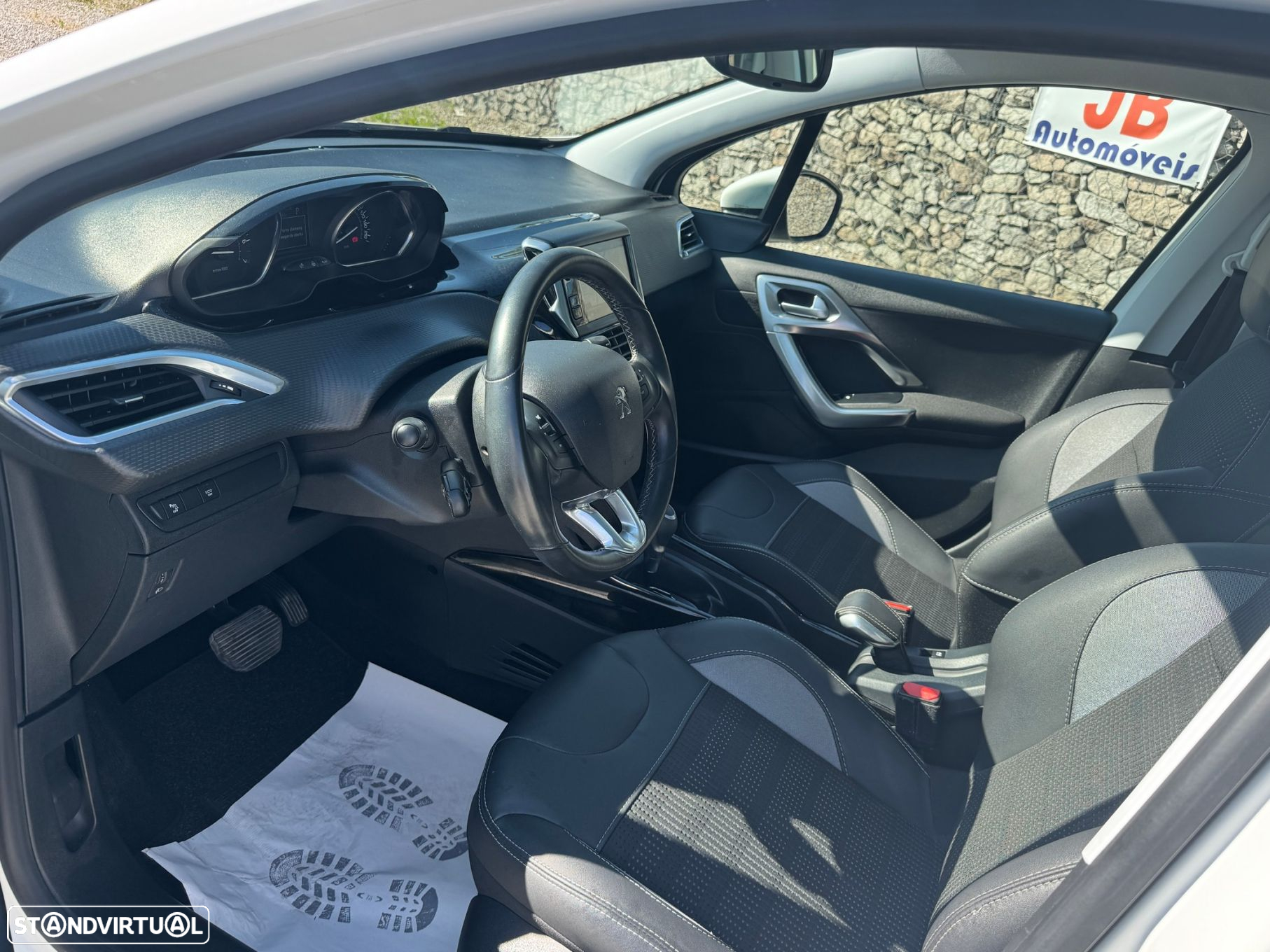Peugeot 2008 1.2 PureTech Allure EAT6 - 8
