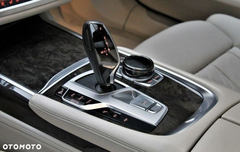 BMW Seria 7 750Li xDrive - 8