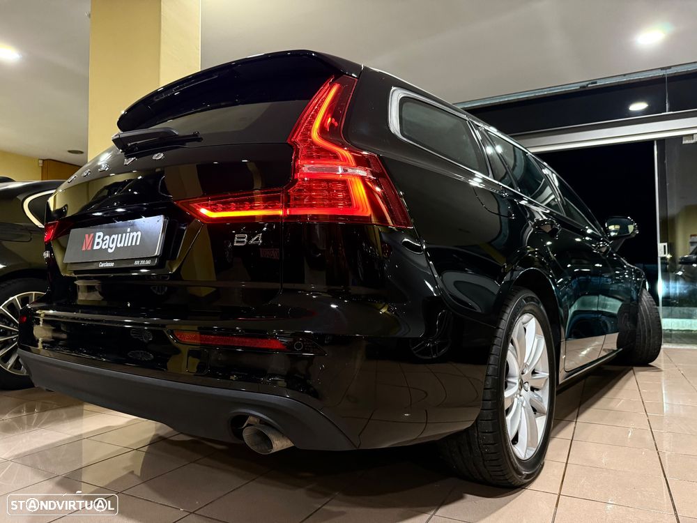 Volvo V60 2.0 B4 Momentum Geartronic - 26
