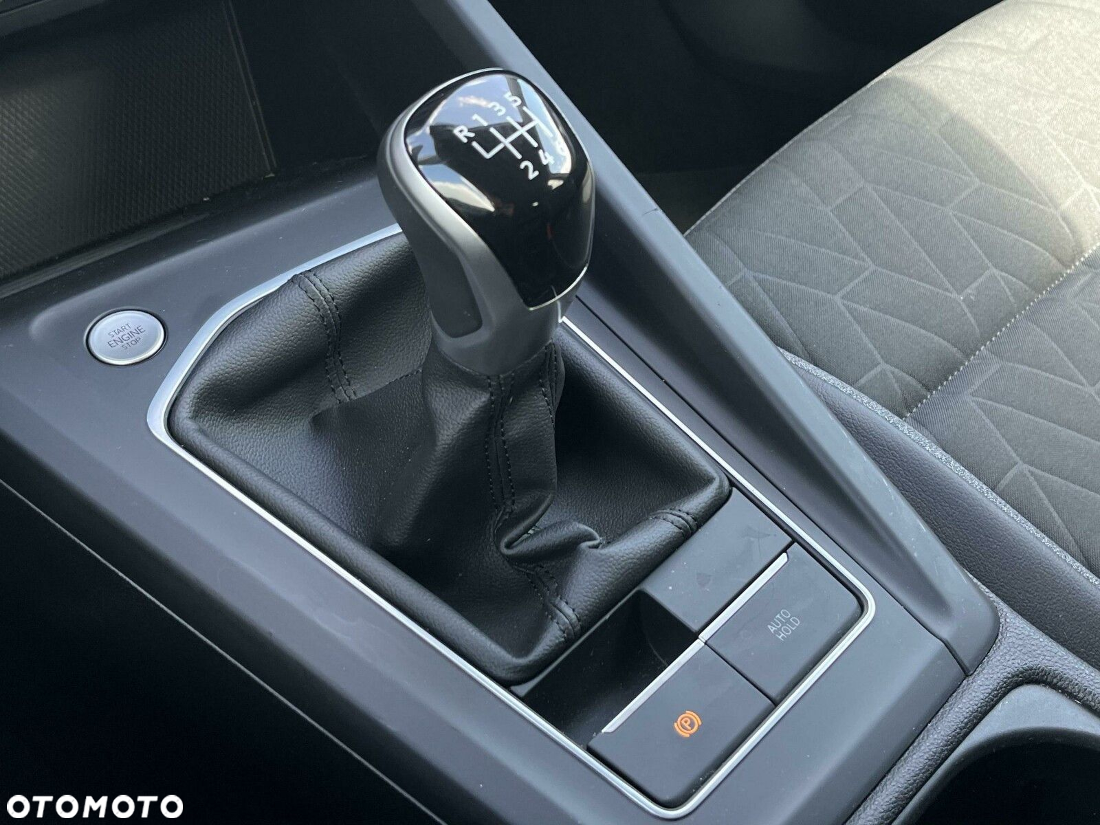 Volkswagen Golf VIII 1.5 TSI - 27