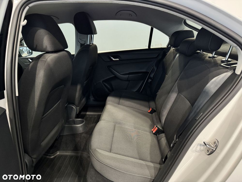 Skoda RAPID - 14