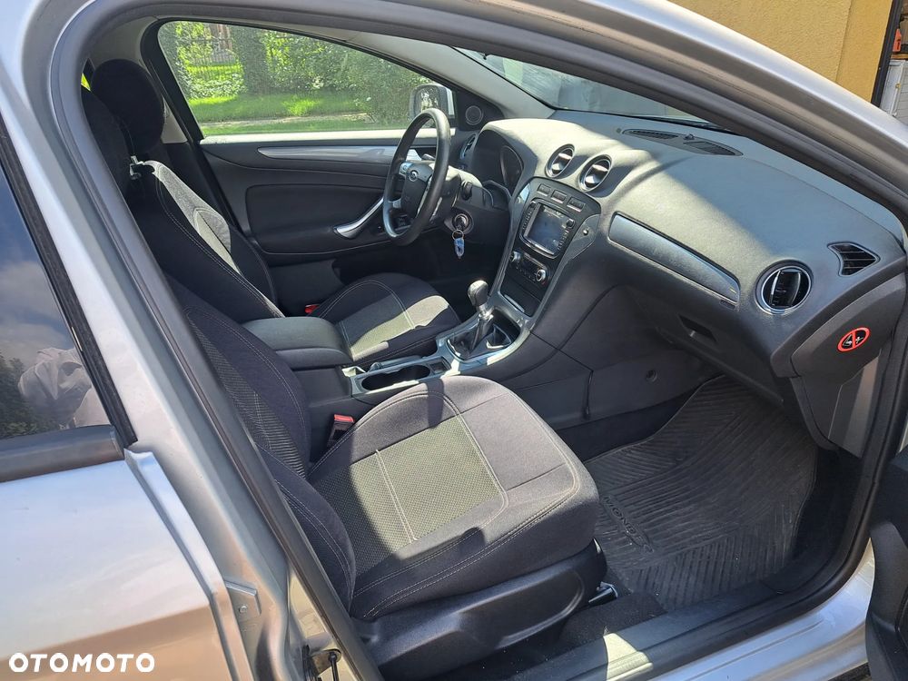 Ford Mondeo 2.0 TDCi Ambiente - 14