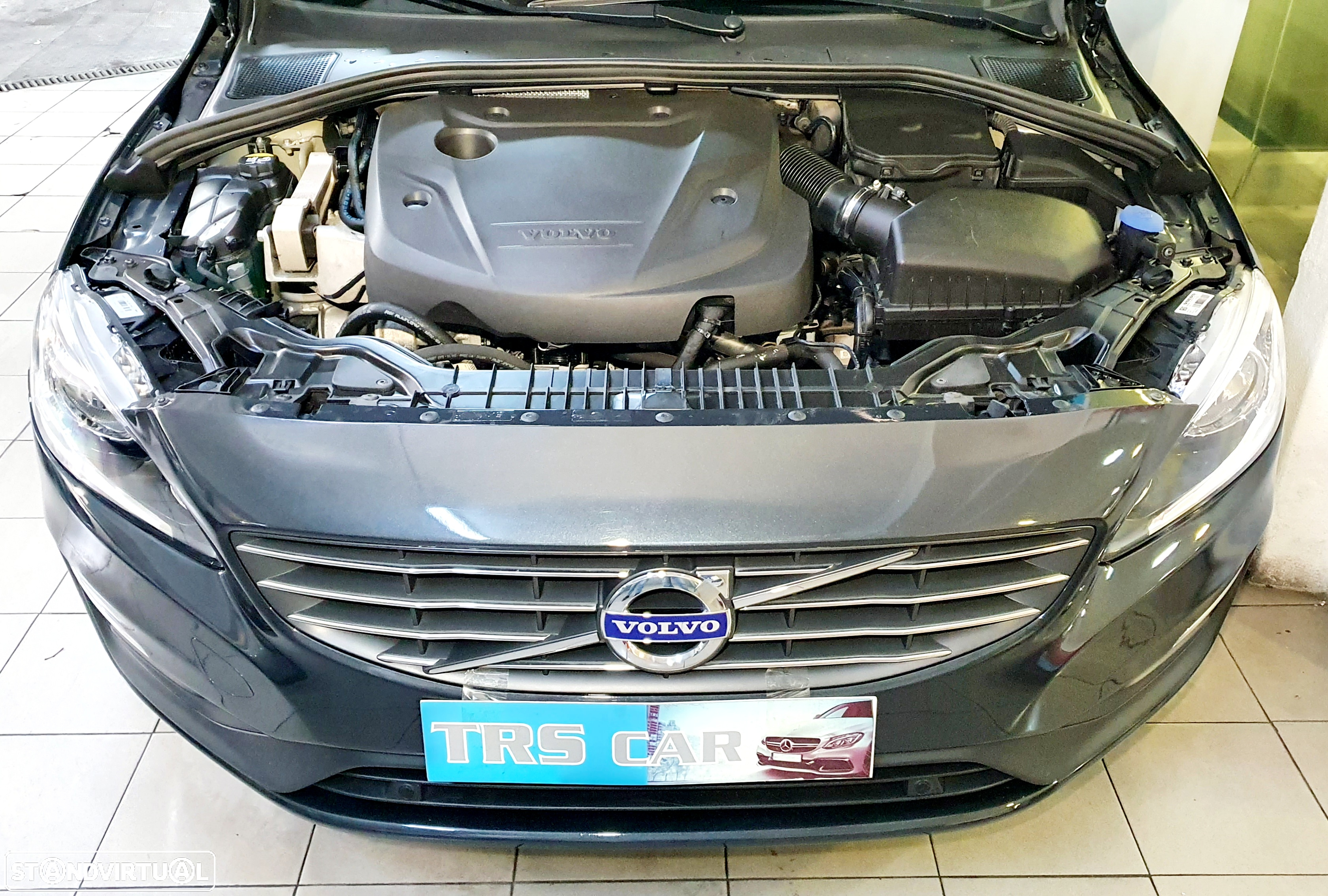 Volvo V60 2.0 D2 Momentum - 4