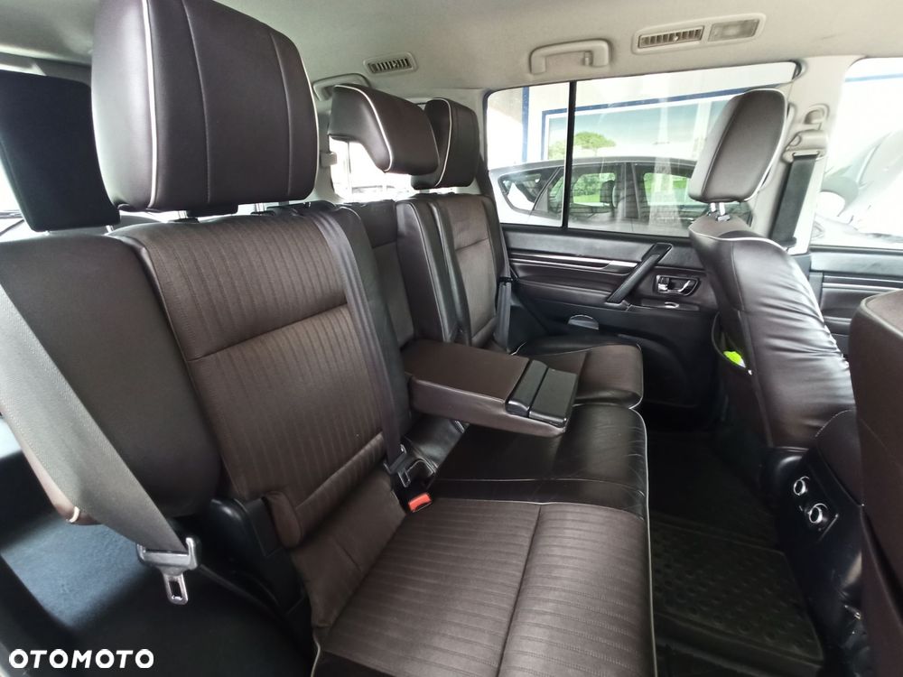 Mitsubishi Pajero - 12