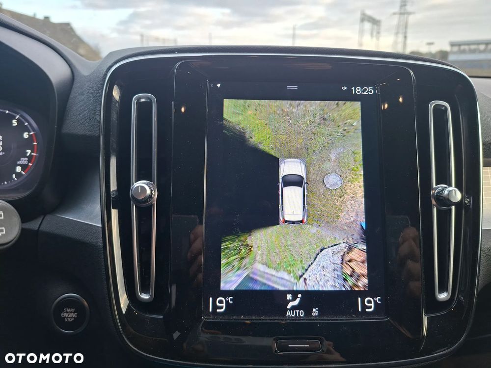 Volvo XC 40 T3 Geartronic Momentum Core - 14