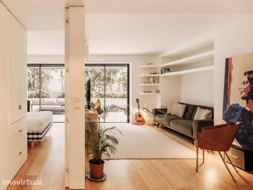 Apartamento T2+1 com terraço e estacionamento, junto à Gulbenkian - Grande imagem: 2/20