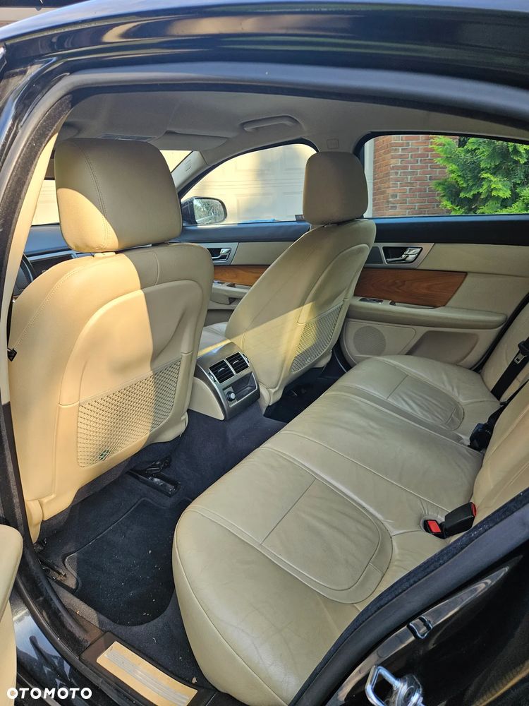 Jaguar XF 2.2 D Luxury - 4
