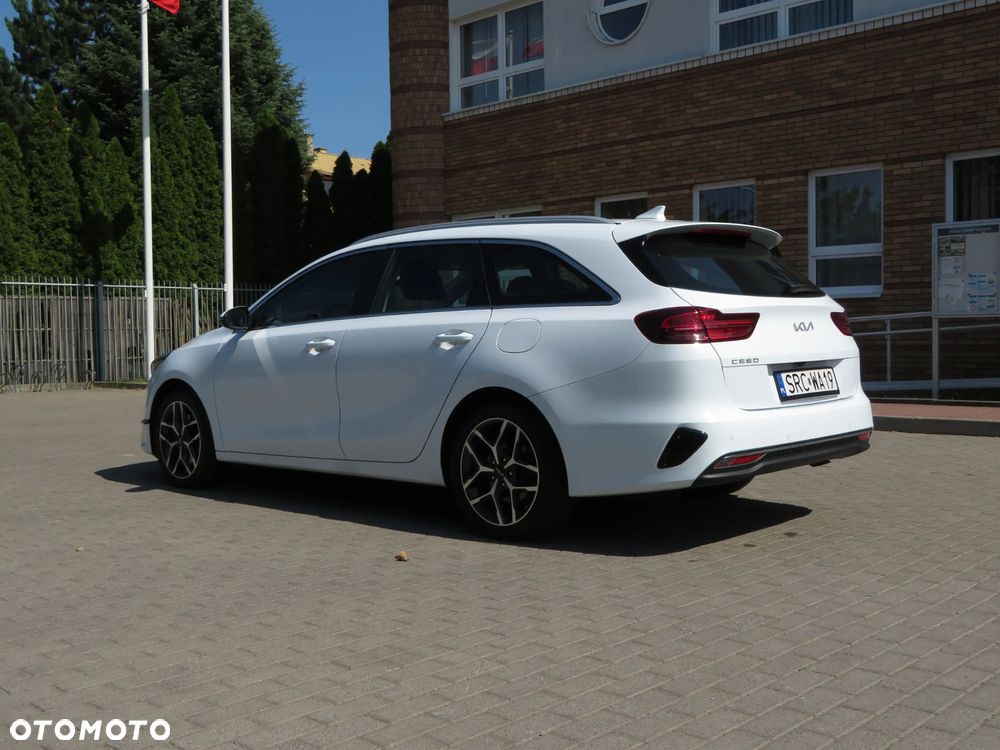 Kia Ceed 1.6 CRDi (48V Mild-Hybrid) DCT7 Spirit - 4