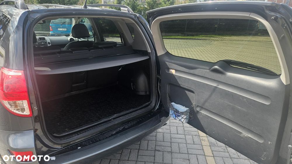 Toyota RAV4 - 8