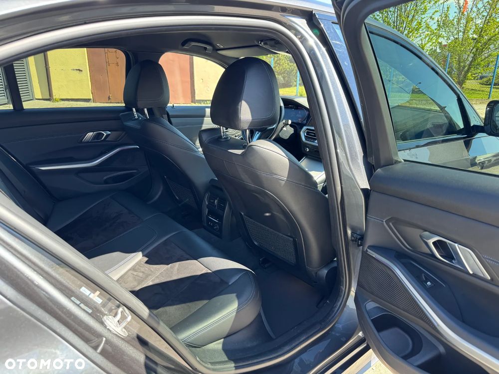 BMW Seria 3 320d xDrive M Sport Shadow - 21
