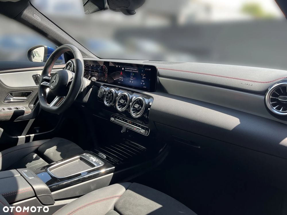 Mercedes-Benz CLA - 13