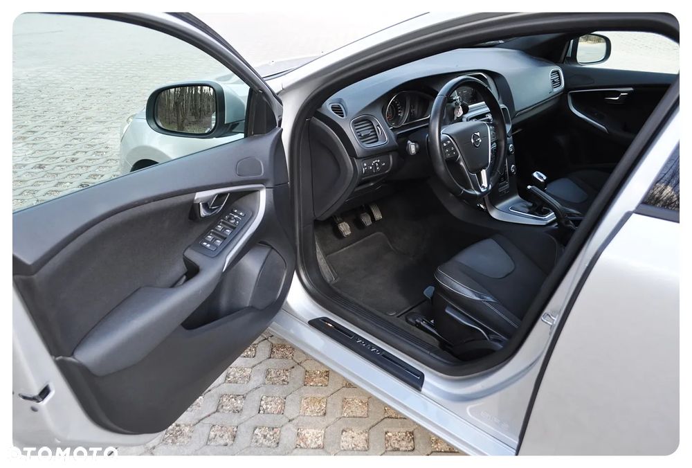 Volvo V40 T2 Drive-E Momentum - 22