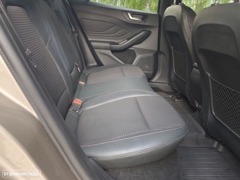 Ford Focus 1.0 EcoBoost ST-Line X - 19