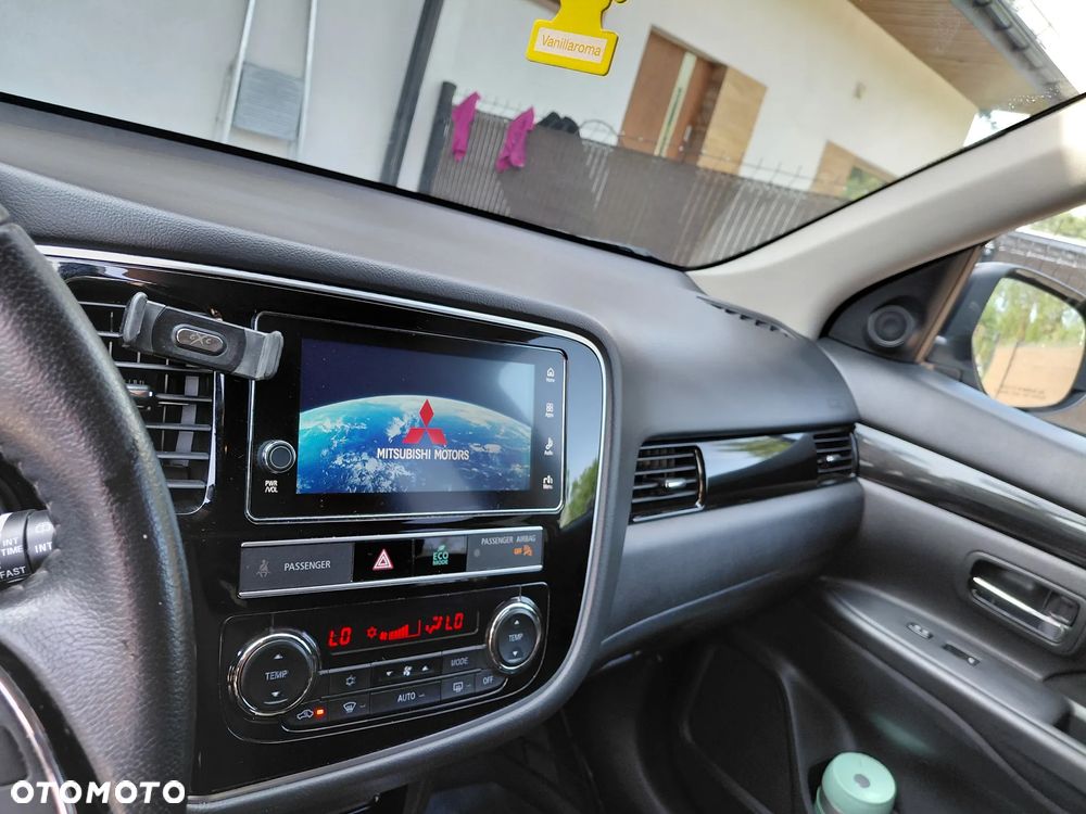 Mitsubishi Outlander - 10
