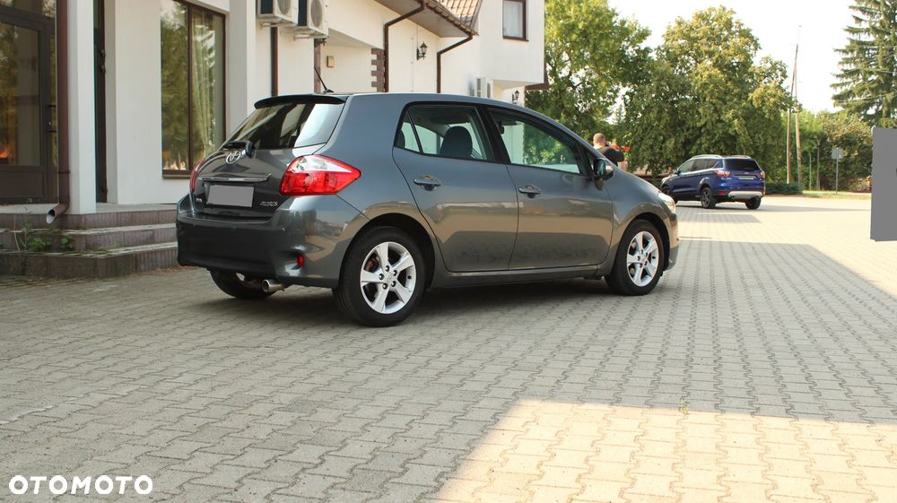 Toyota Auris 1.6 Executive - 11