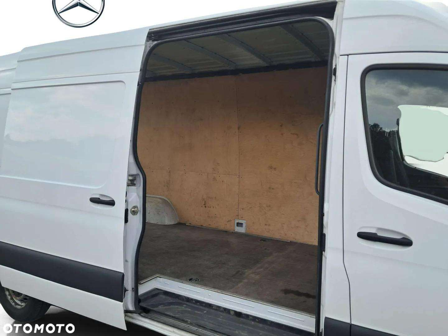 Mercedes-Benz Sprinter . - 10
