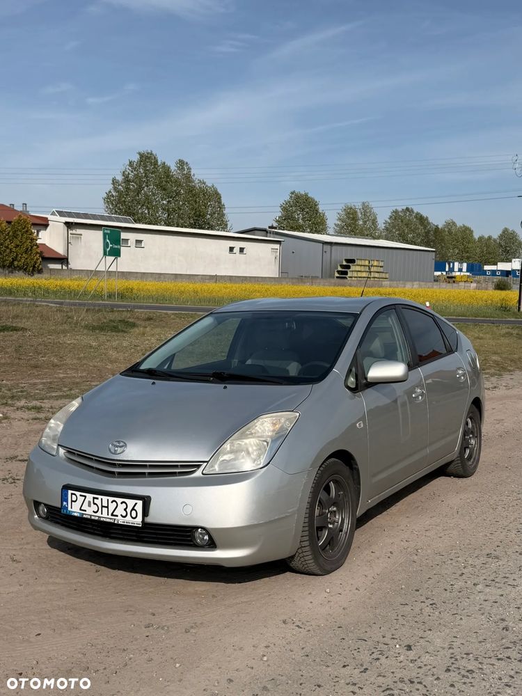 Toyota Prius 1.5 VVT-i Sol - 1