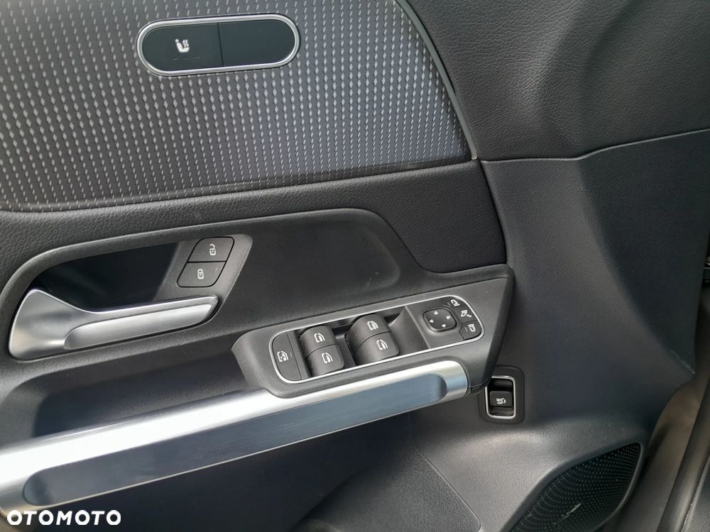 Mercedes-Benz GLB 250 4-Matic Progressive 8G-DCT - 17