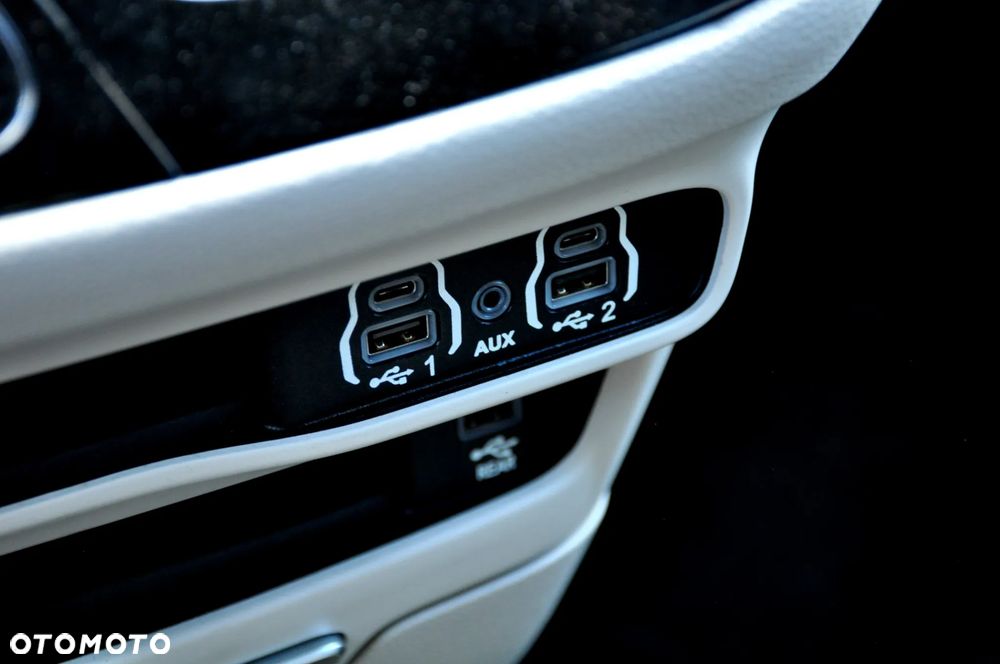 Chrysler Pacifica - 39