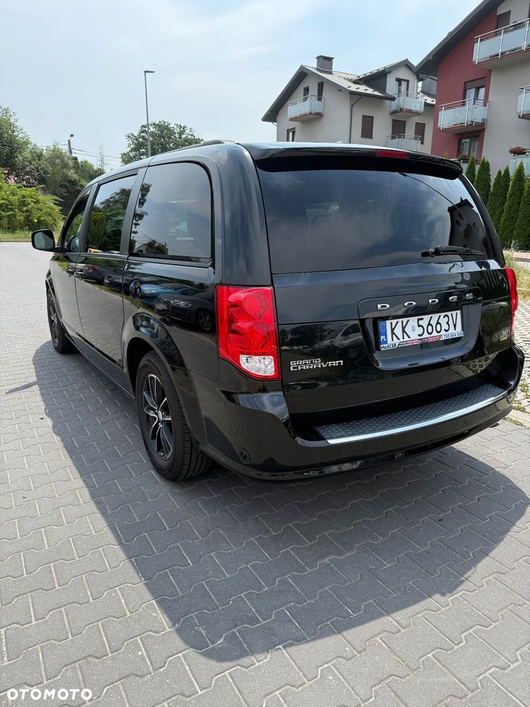 Dodge Grand Caravan - 5