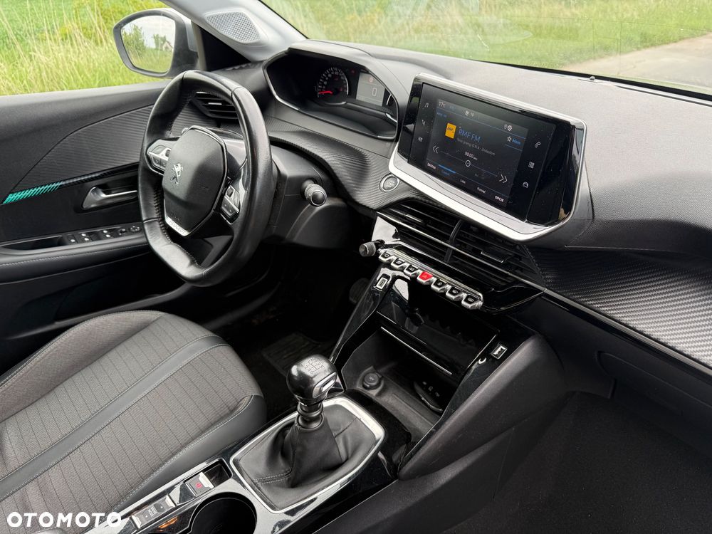 Peugeot 208 - 12