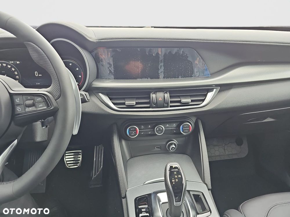 Alfa Romeo Stelvio - 13