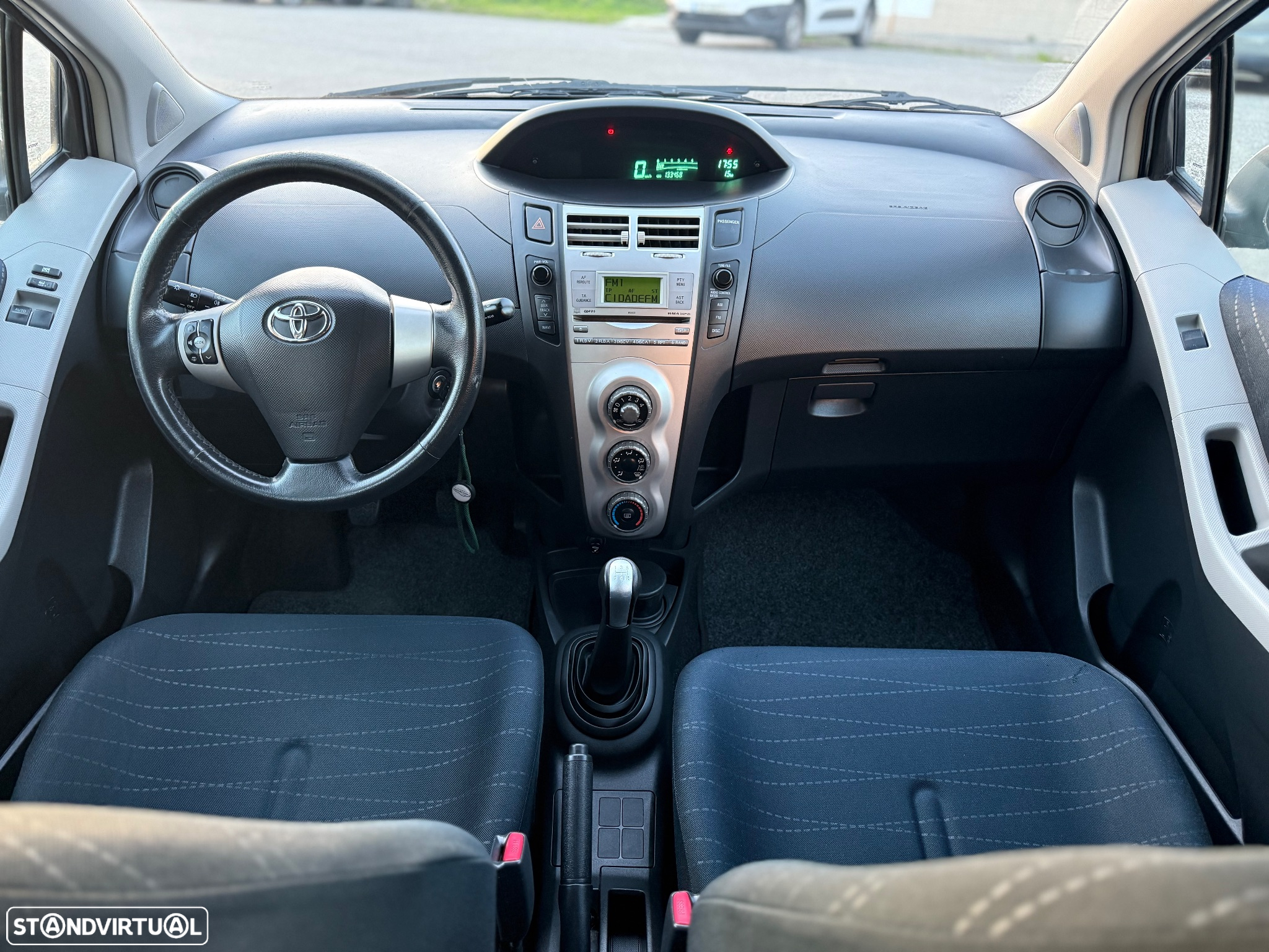 Toyota Yaris 1.0 VVT-i - 9