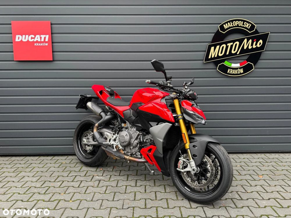 Ducati Streetfighter V2 - 1