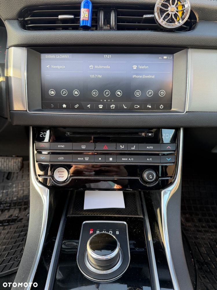 Jaguar XF 35t Prestige - 10