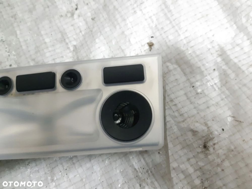 BMW E60 E61 Lampka podsufitki przednia 6962058 - 3