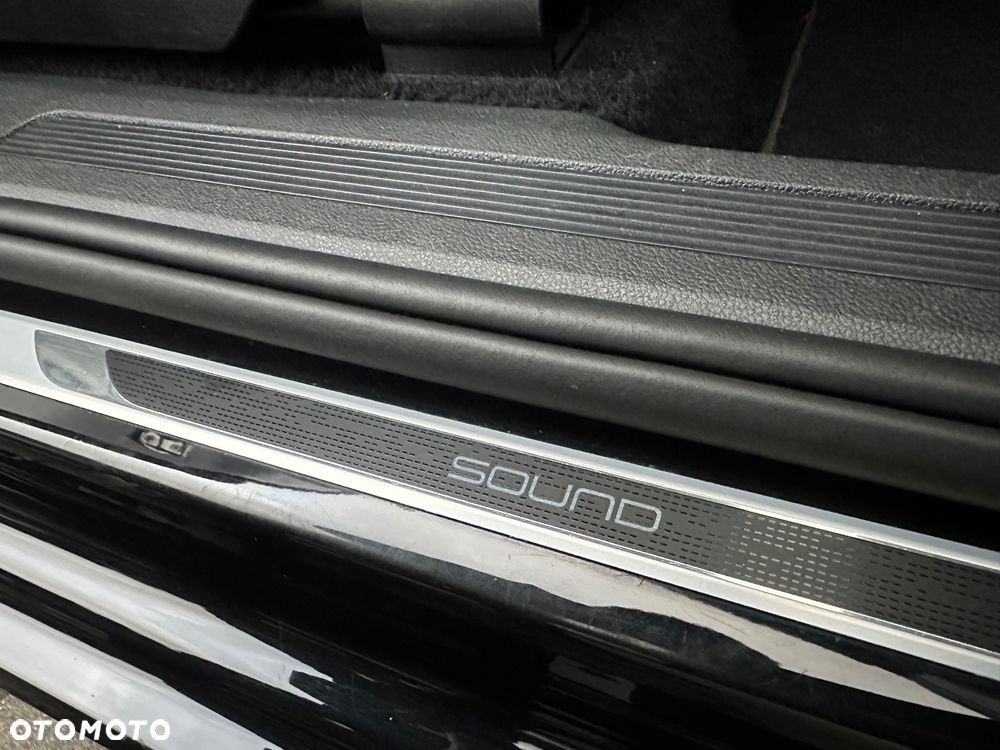 Volkswagen Touran 1.6 TDI SCR (BlueMotion Technology) SOUND - 19