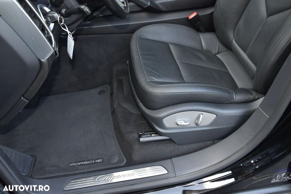 Porsche Cayenne - 34