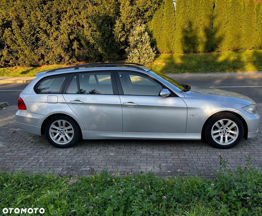 BMW Seria 3 318i - 4