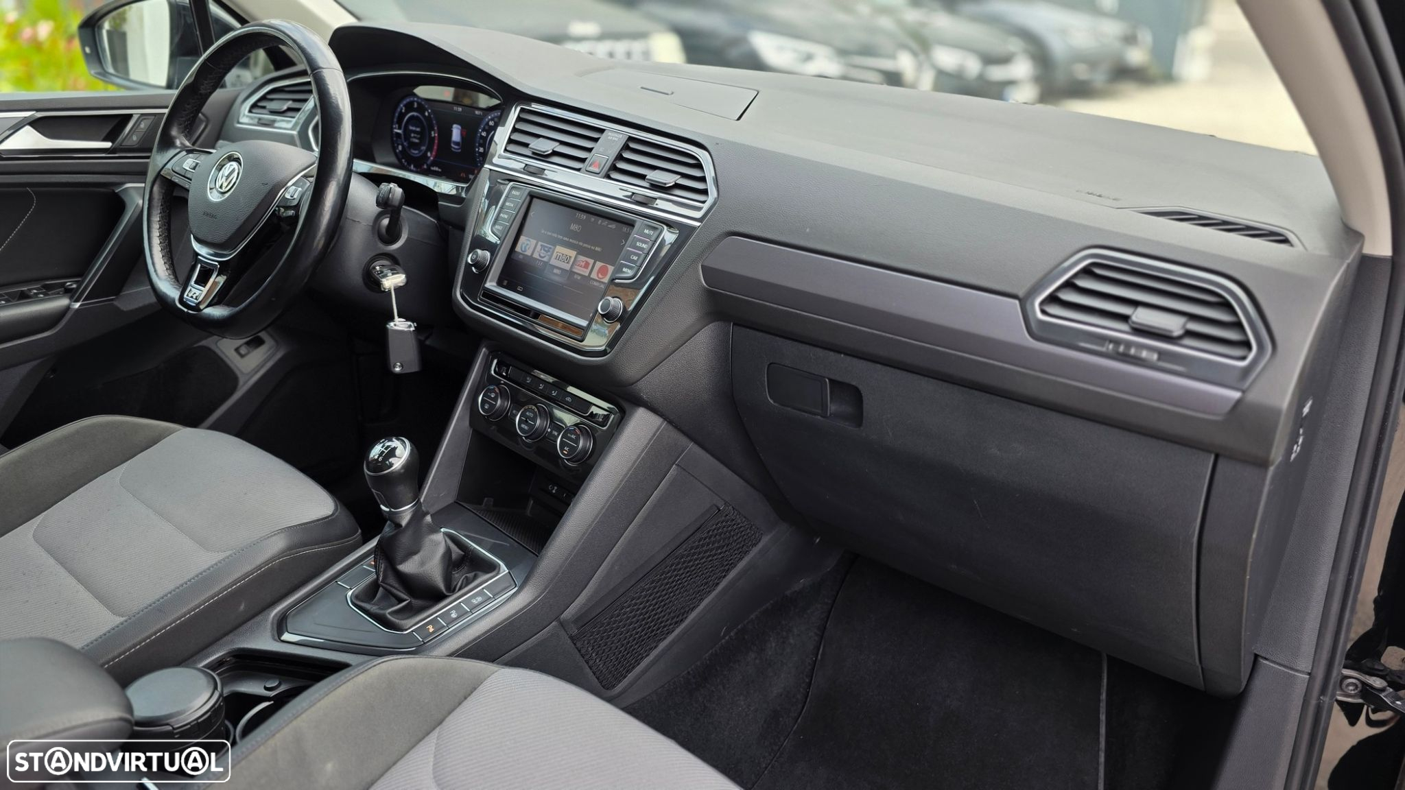 VW Tiguan 2.0 TDI R-Line - 30
