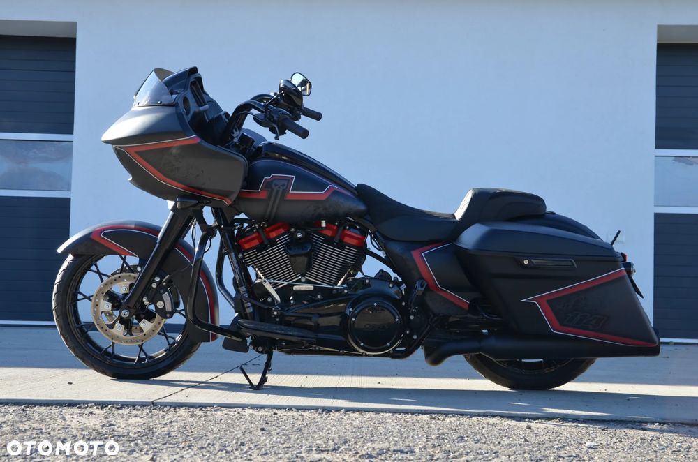 Harley-Davidson Touring Road Glide - 2