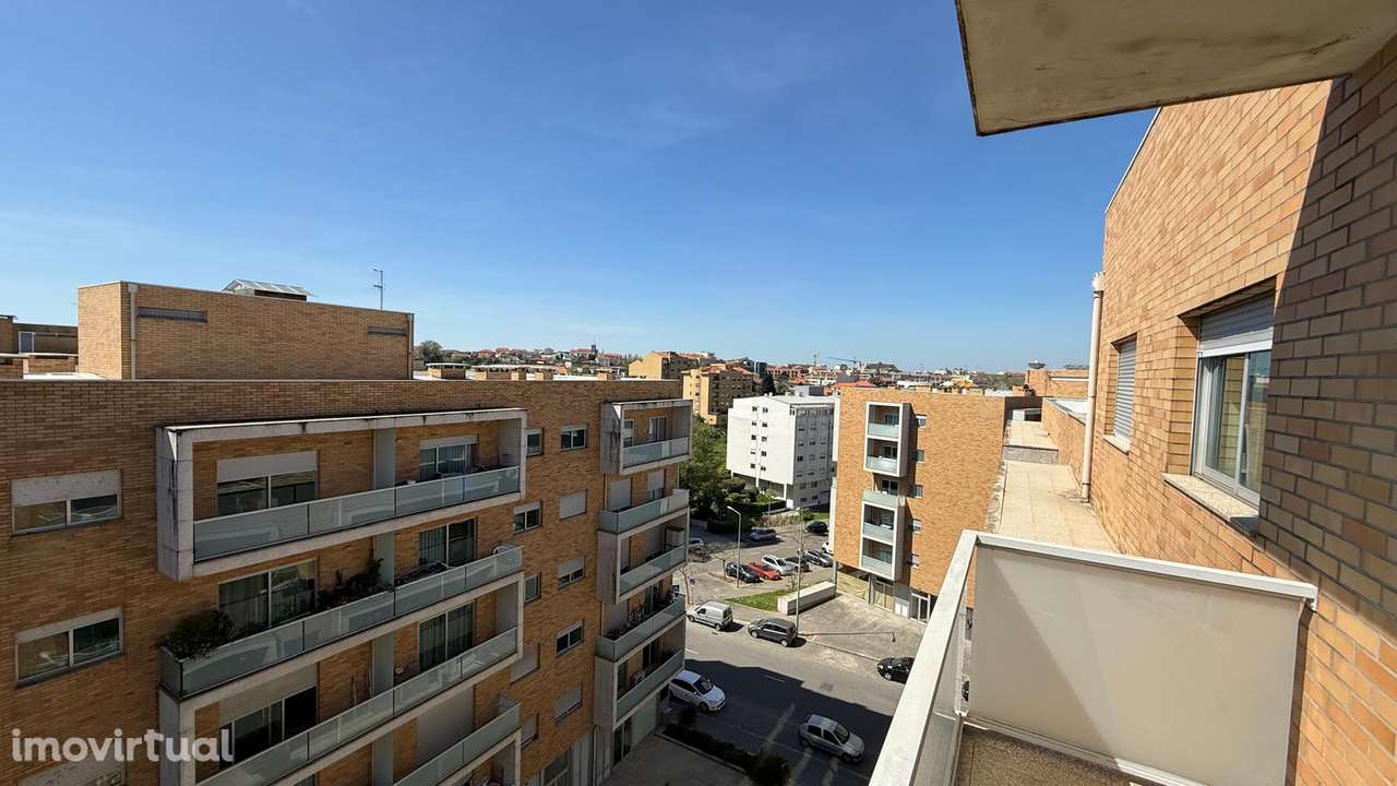 T1 com terraço junto á DARTY em Gaia - Grande imagem: 2/19