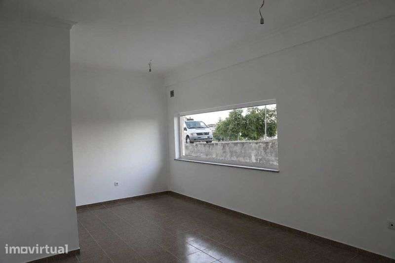 Vendo Loja no centro de Moimenta da Beira - Grande imagem: 2/9