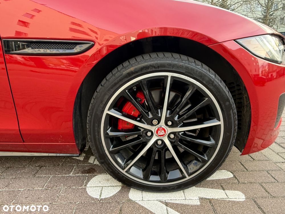 Jaguar XE S - 9