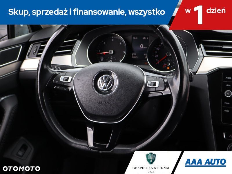 Volkswagen Passat Variant - 17