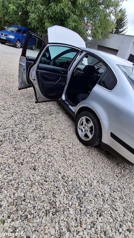 Volkswagen Passat 1.6 Comfortline - 13