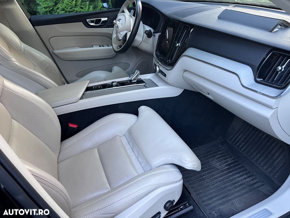 Volvo XC 60 B4 MHEV AT AWD Ultimate Dark - 33