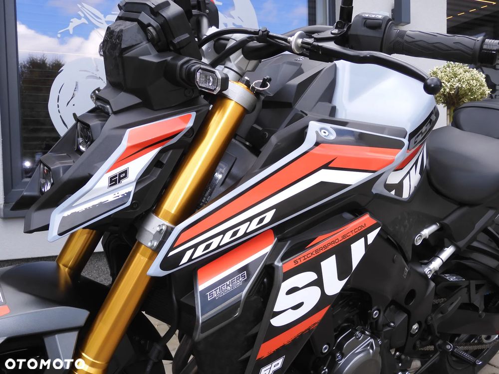Suzuki GSX - 23