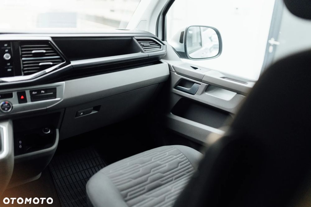 Volkswagen Caravelle - 37