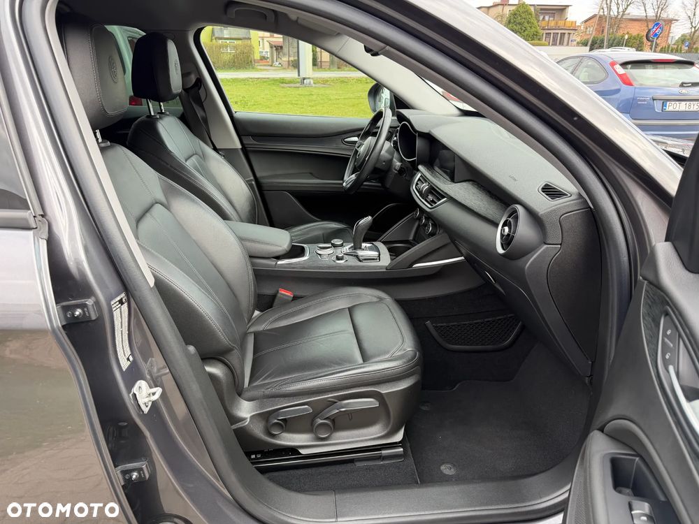 Alfa Romeo Stelvio - 15
