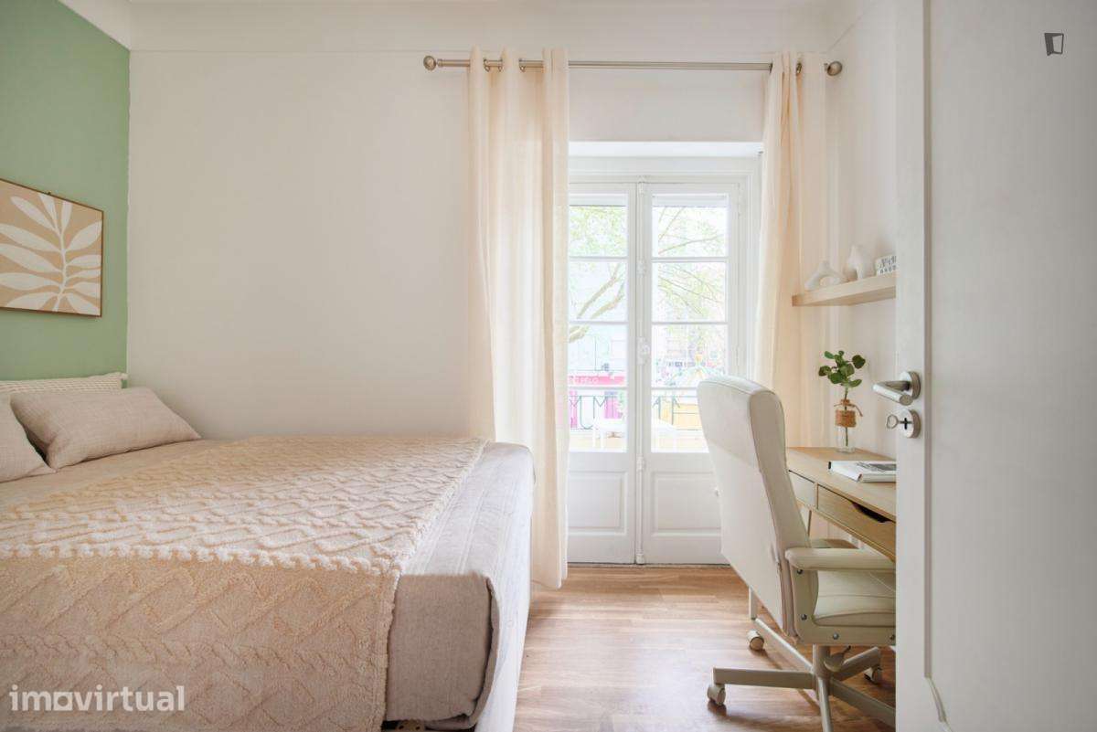 Quarto - localizado em Roma-Areeiro Lisbon - Grande imagem: 4/34