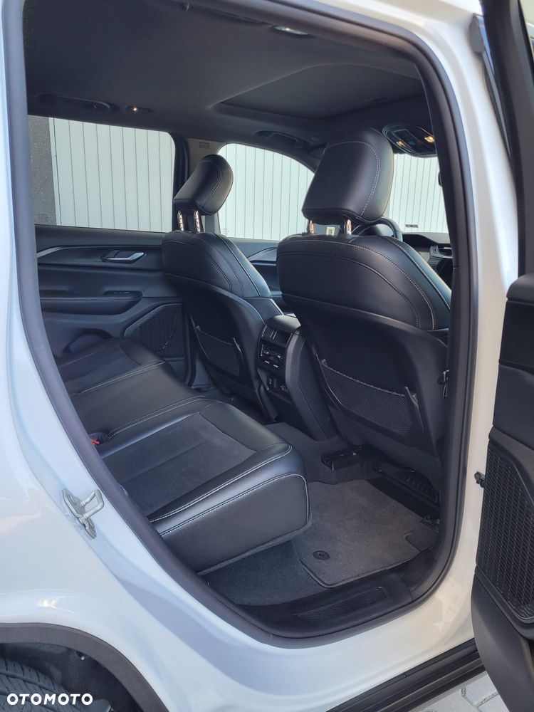 Jeep Grand Cherokee - 16